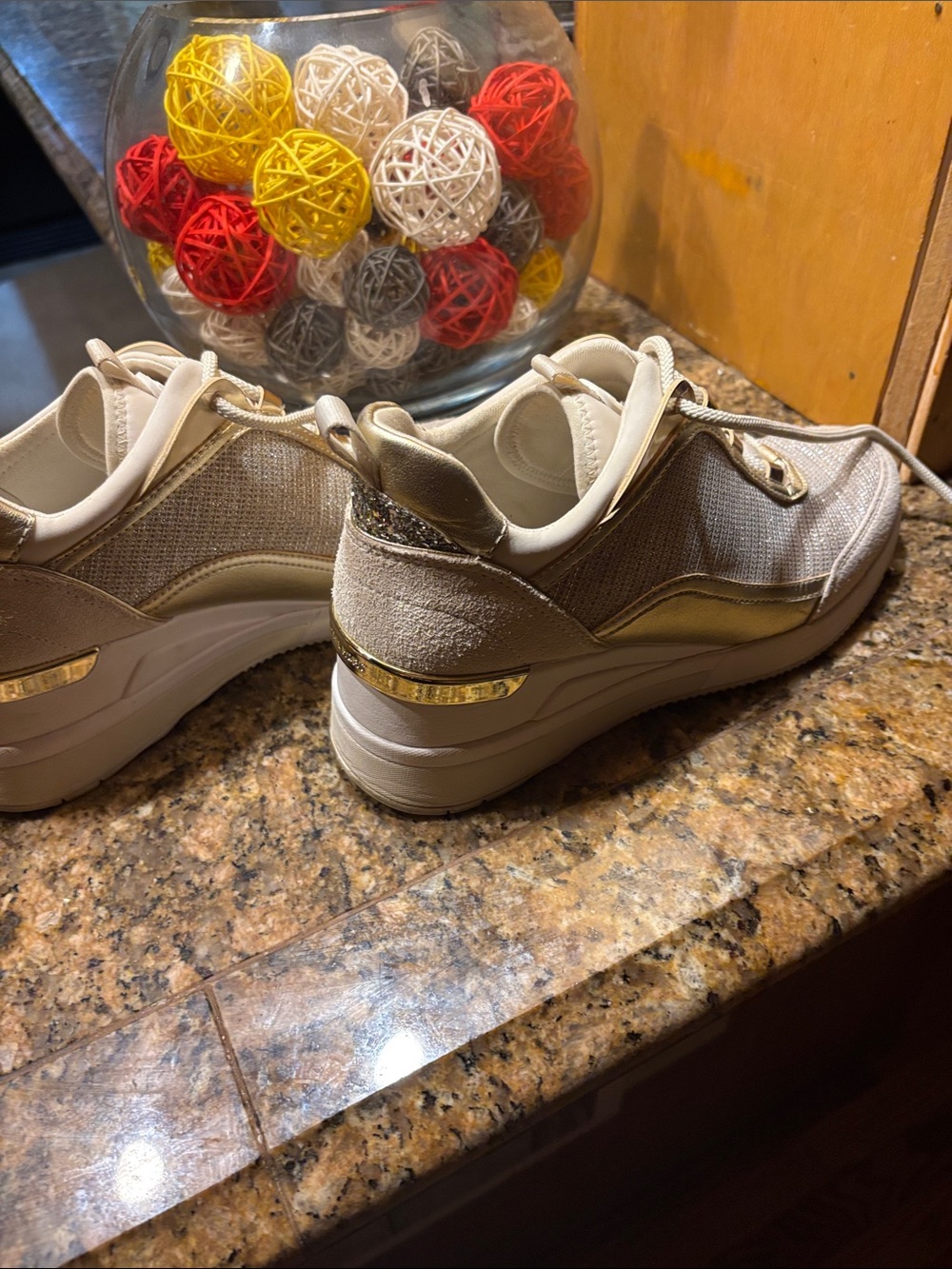 Micheal Kors cream and gold lace up hidden platform sneakers - Picture 6 of 9